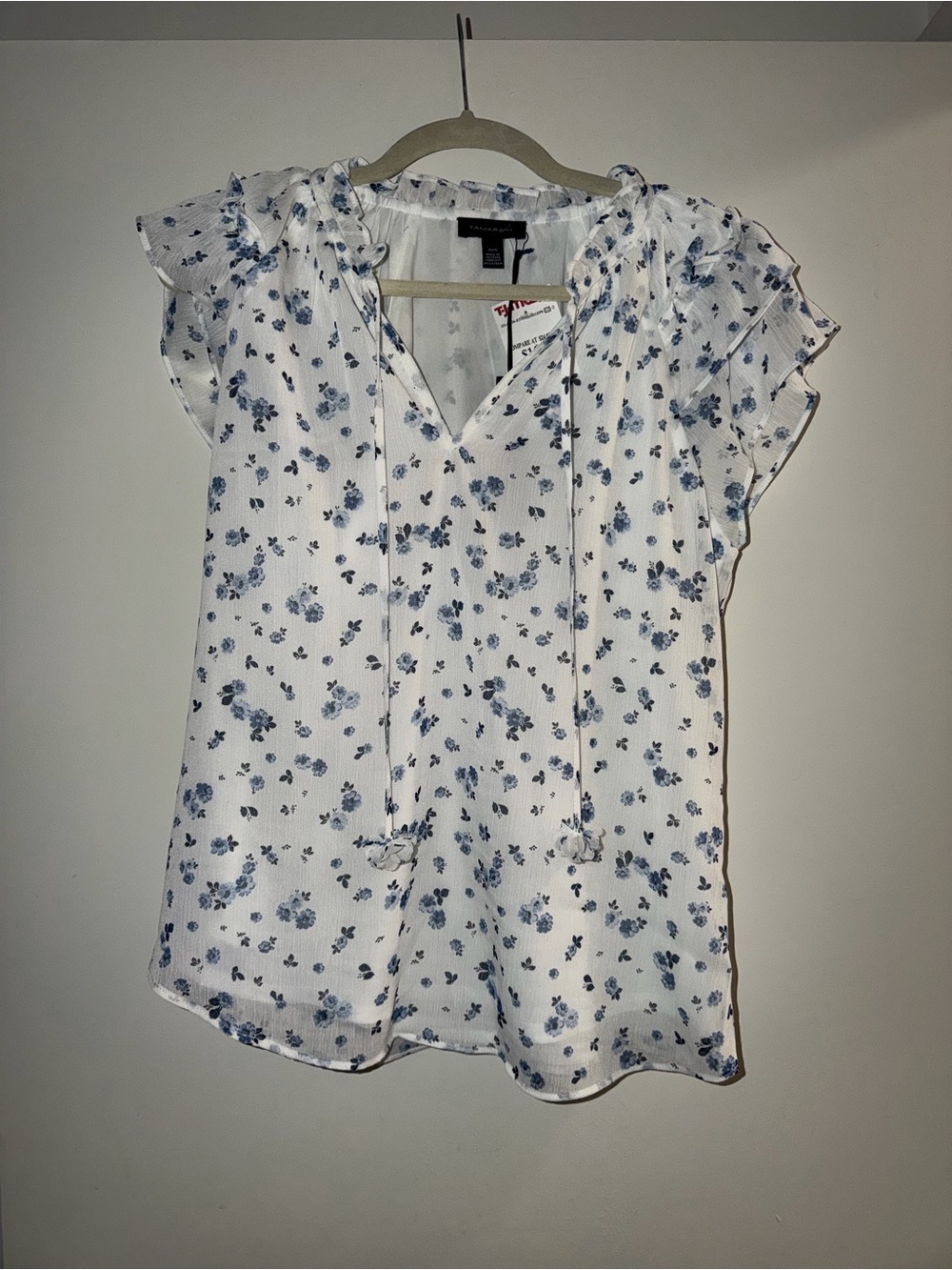 cupcakes & cashmere White Floral Tie-Neck Blouse